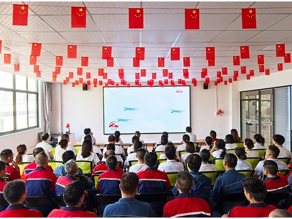 銘記歷史珍愛和平，砥礪奮進開創未來！歐能機械集體觀看勝利日紀念大會